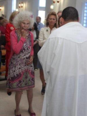 La Duquesa de Alba adelanta su llegada a Sevilla para recoger la medalla de bronce a nuevo futuro