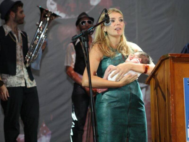 La presentadora de televisión, cantante y actriz Paz de Alarcón ha sido distinguida por los premios ESCENARIOS 2011