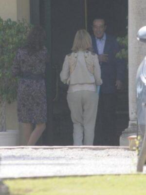 El emotivo reencuentro de los duques de Alba y su madrina Carmen Tello tras la boda