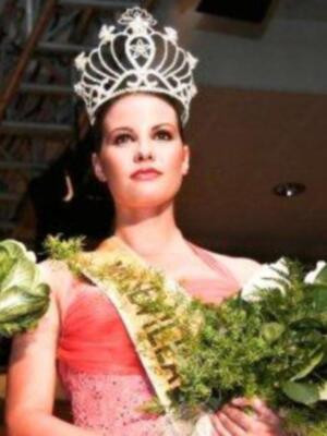 Gran excusiva de HOLA! Kiko Rivera Pantoja y Jessica Bueno esperan su primer hijo