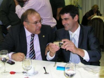 Jesulín de Ubrique, improvisado y risueño fotógrafo, homenajeado en Coria (Cáceres) por los mayorales y trabajadores del campo bravo