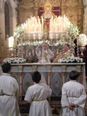  Galeria de la Solemne Función Eucarística, donde se procedió a la imposición del Fajín del Rey Juan Carlos I, a la Soledad de Alcalá del Río.