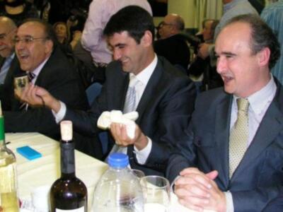 Jesulín de Ubrique, improvisado y risueño fotógrafo, homenajeado en Coria (Cáceres) por los mayorales y trabajadores del campo bravo