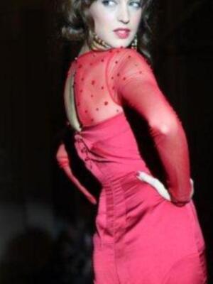 Noelia López regresa a Sevilla y aclara su relación con Guti