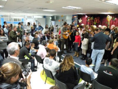 El cartero Real visito el Hospital Macarena.