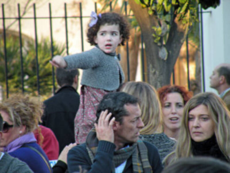 Los Reyes Magos repartieron ilusión por el barrio de Triana.