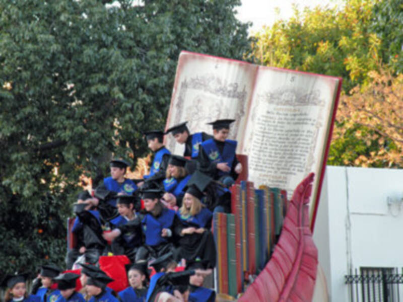 Los Reyes Magos repartieron ilusión por el barrio de Triana.