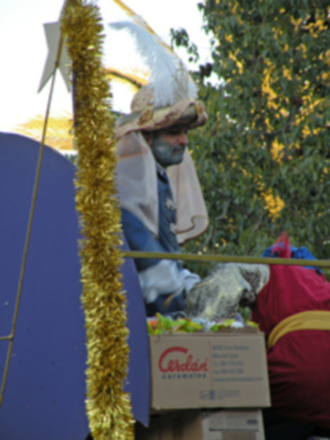 Los Reyes Magos repartieron ilusión por el barrio de Triana.