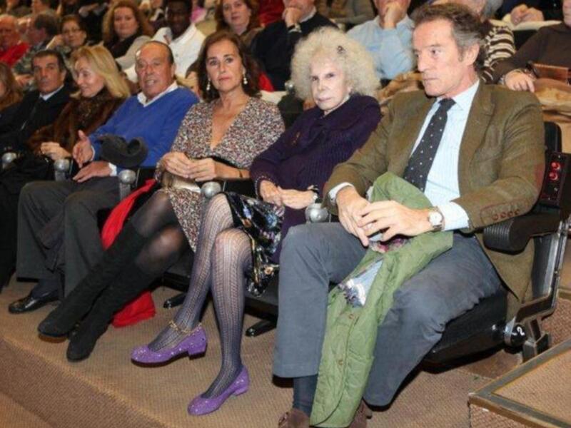 La duquesa de Alba se divierte con imitación que de ella hacen los Morancos 