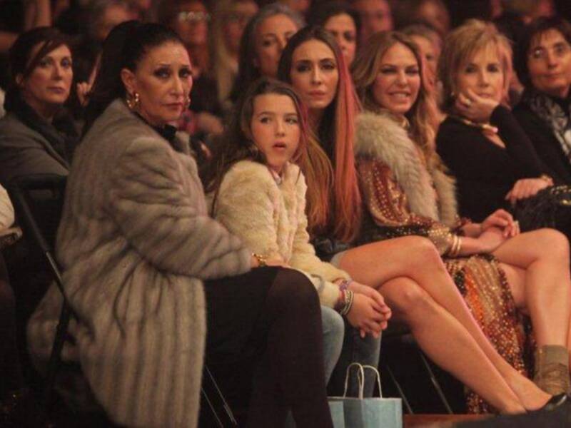 Vicky Berrocal reúne a sus amigos para presentar su nueva colección de flamenca