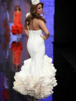 Miss España 2011 Andrea Huisgen; una catalana vestida de flamenco sexy por primera vez 