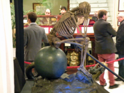 L a Real Hermandad del Santo Entierro, de Sevilla, inauguró su exposición de en seres en el ateneo Sevillano