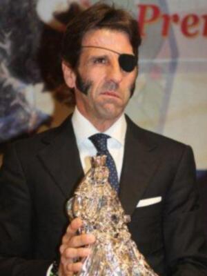 Juan José Padilla premiado ante su vuelta a los ruedos