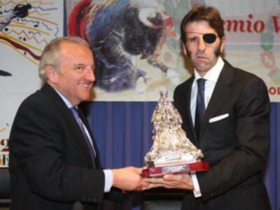 Juan José Padilla premiado ante su vuelta a los ruedos