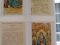 Tarjetas religiosas antiguas con imágenes de la Virgen María y oraciones en francés.