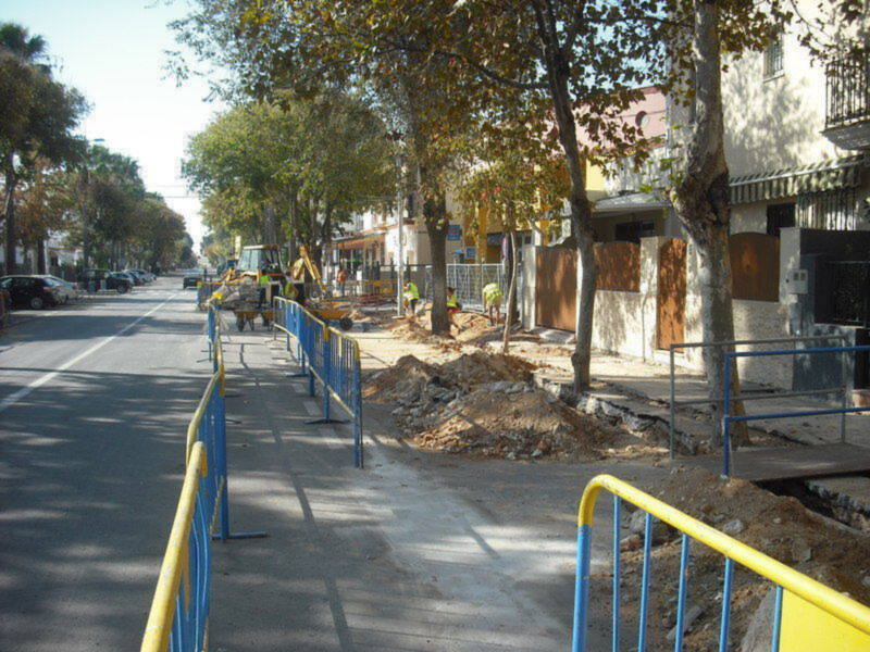 El Ayuntamiento ejecutará a coste cero la segunda fase de renovación del acerado y abordillado de la Avenida de Sevilla(Chipiona)