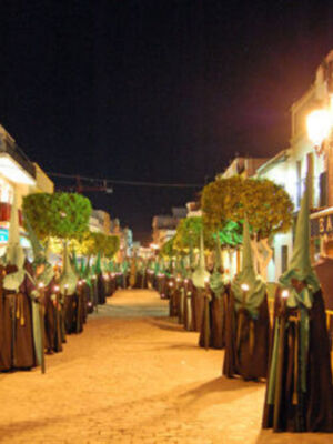 La lluvia da una tregua a la madrugada ilipense, y la Hermandad de la Vera-cruz, estreno su paso y su cuadrilla de romanos.