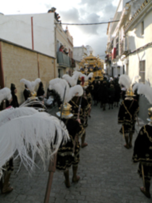  La lluvia dio una tregua en el  Viernes Santo de Alcalá del Río.
