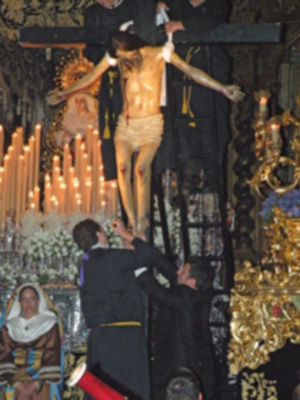 Galería del Descendimiento de Cristo en la Hermandad de la Soledad de Alcalá del Río (Sevilla)