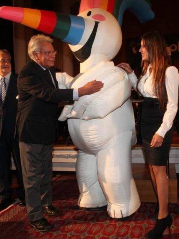  María González acompaña a su padre Felipe González homenajeado en Sevilla al cumplirse el XX aniversario de la inauguración de la expo 92 