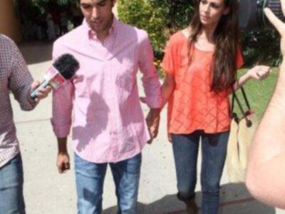 Cayetano Rivera  abandona el hospital por su propio pie y de la mano de su novia Eva González