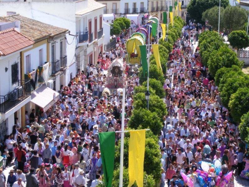 El martes 22, Salida de las Carretas de Gines hacia El Rocío, Fiesta de Interés Turístico de Andalucía