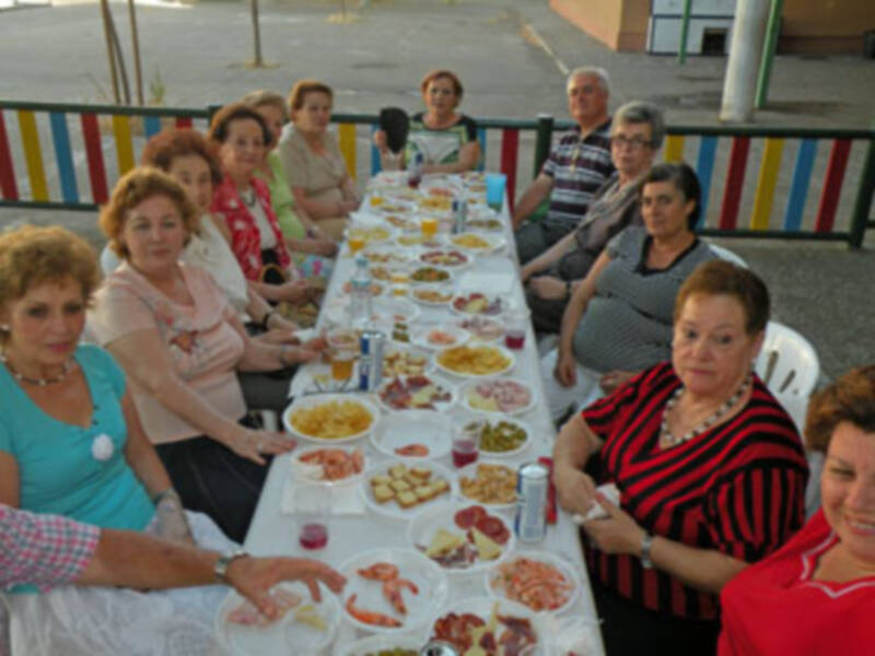 El grupo de teatro volver a empezar, puso el broche de oro de fin decurso del colegio de mayores Ceper del Polígono Norte de Sevilla.
