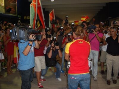 Marina Alabáu ya está en casa con su inseparable oro olímpico