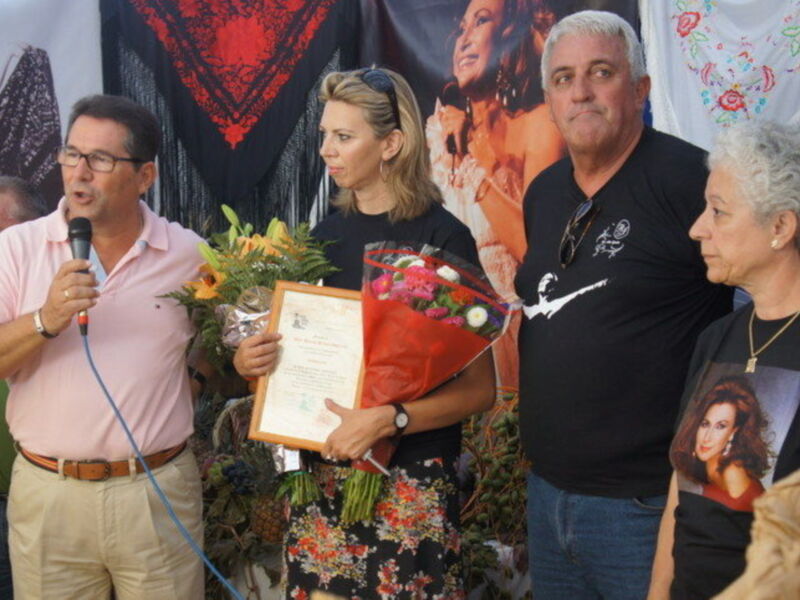 La periodista Marina Bernal fue Madrina de la Asociación Década 60/70 en la Fiesta de la Virgen de Regla de Chipiona 2012.-