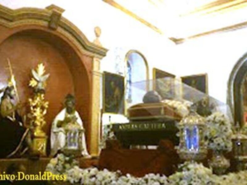 Don Bosco convocó a su alrededor a miles de personas en Sevilla, como la Gran Familia Salesiana que, somos en torno a nuestro Padre y Maestro San Juan Bosco.