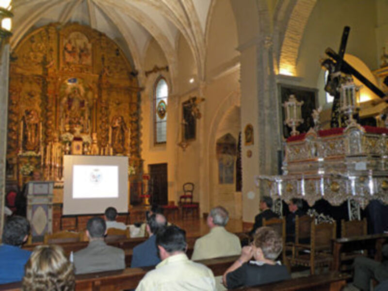 Provincia.D. Fernando Rodríguez- Solís exalto con su audiovisual, las anécdotas y curiosidades de las Hermandades del Dulce nombre del niño Jesús en Alcalá del Río.