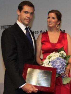 Luis Alfonso de Borbón y su esposa padrinos de la magnifica fiesta aniversario de la revista Escaparate en Sevilla