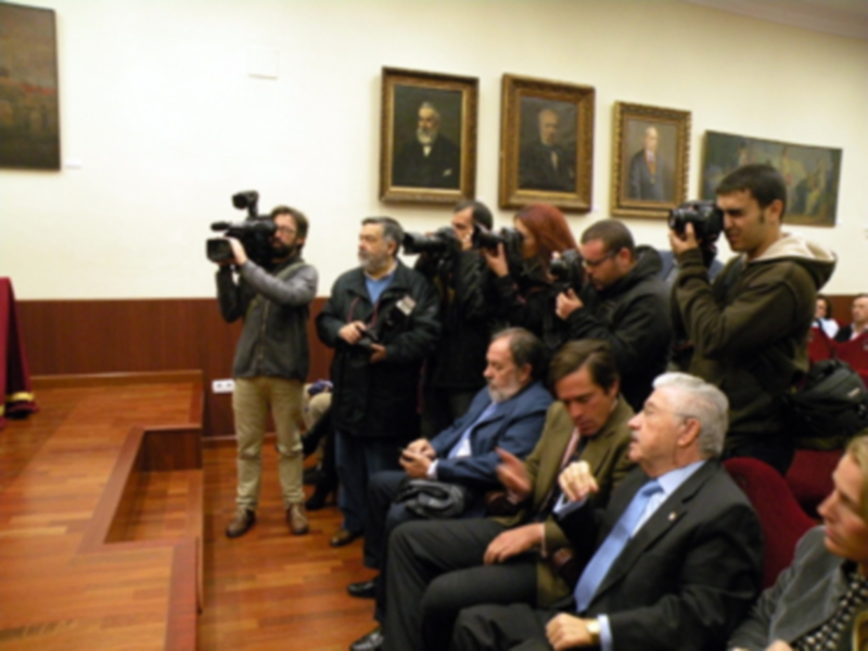 Sevilla.Presentado el cartel anunciador de la cabalgata de Reyes Magos del 2013, obra del pintor José Alberto Bedoya.