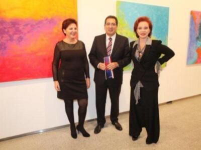 Paloma San Basilio expone por primera vez en Sevilla sus cuadros