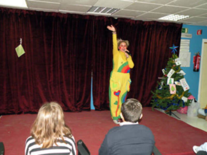 El cartero Real de las Hermandades de víspera visito el Hospital Macarena