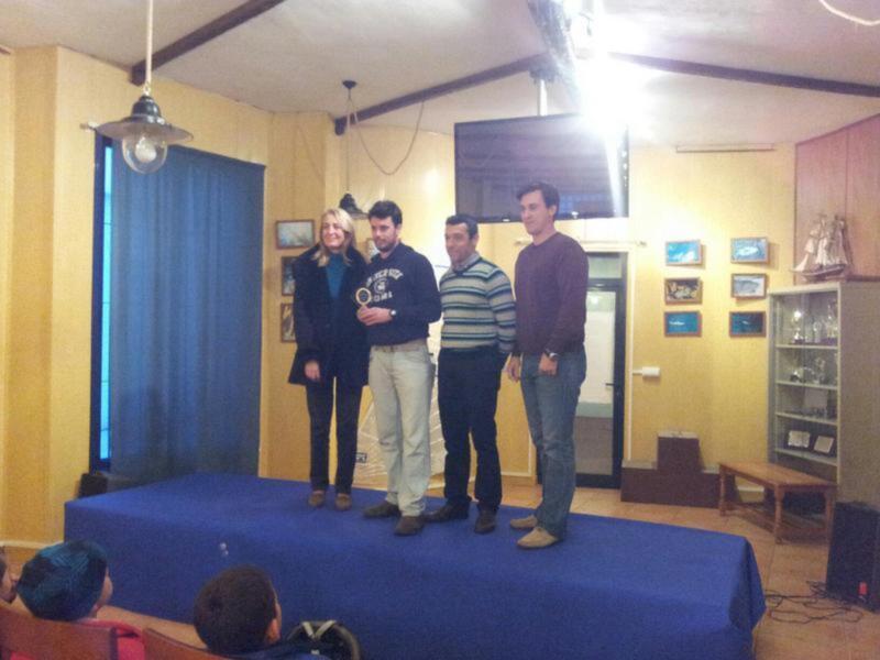 El regatista del Club de Actividades Náuticas Deportivas de Chipiona Alfredo Gómez se hace con el segundo puesto en la I Copa de Andalucía 2.013 