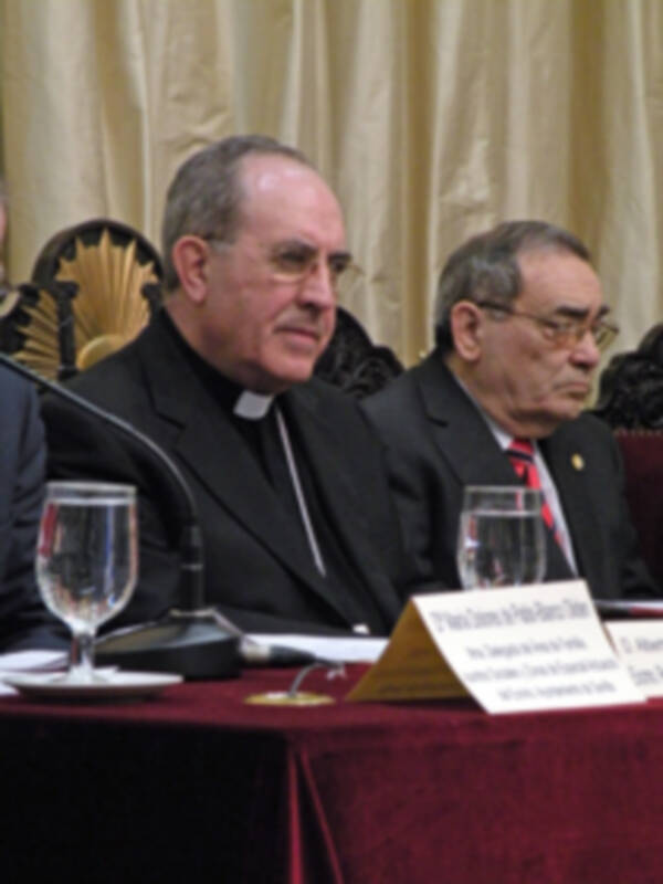  Sevilla.El Ateneo reconoció la labor de Caritas Diocesana con  la medalla de Oro  de su instituición.