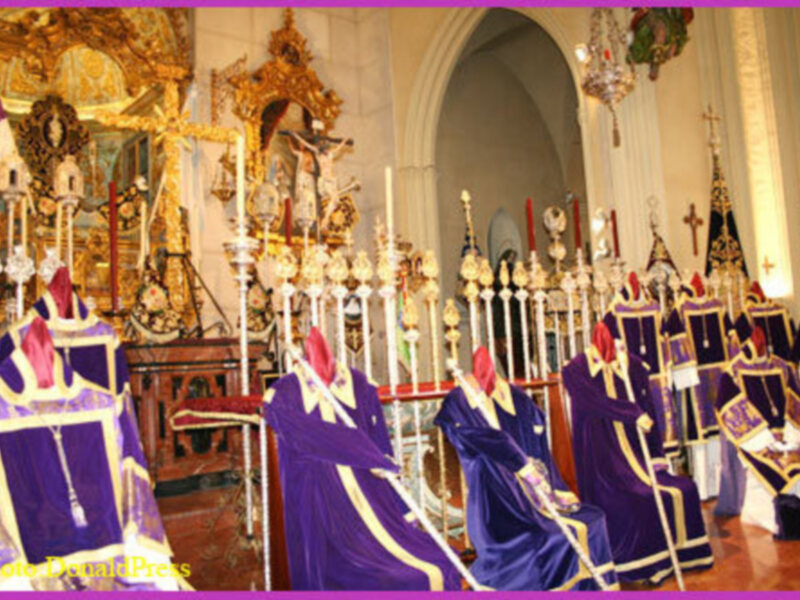 Jueves Santo  en la Hdad. Sacramental Los Gitanos, la Excma. Sra. Duquesa de Alba, acudió un año más a visitar los pasos en su Santuario.