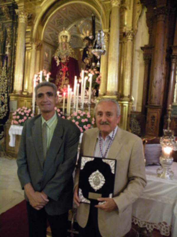 Sevilla. Provincia. Entrega de las pastas al exaltador de la Esperanza de María 2014, de Alcalá del Río al Historiador Manuel Morales Morales.