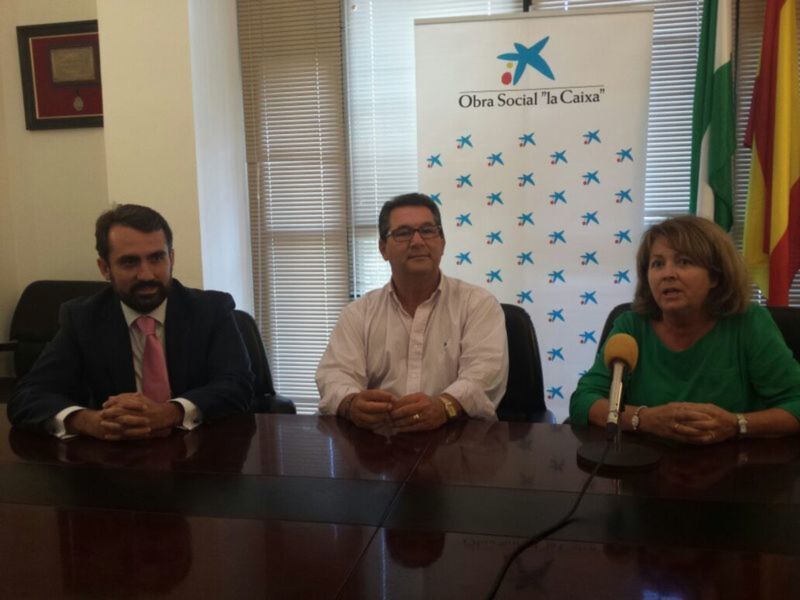 La Asociación de Familiares de Enfermos de Alzheimer Faro de Chipiona recibe 1.200 euros de la Obra Social La Caixa 