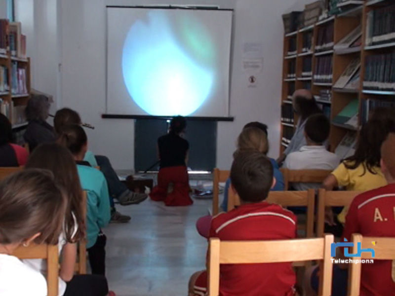 El programa DECOC De Libros y la Delegación de Cultura conmemoran el día de la Biblioteca con actividades para los más pequeños. 