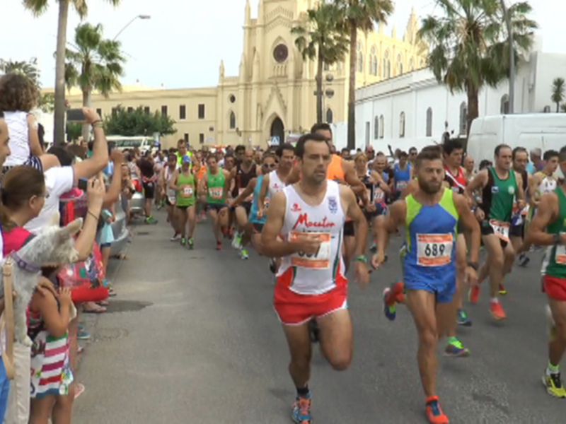 200 atletas participan en unos Diez kilómetros Correplayas que vuelven a mostrar la fisonomía más turística de Chipiona