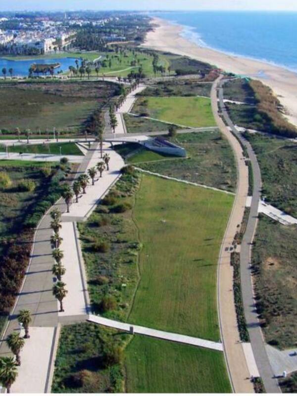 Izquierda Unida ve improvisación por la ausencia de plan de choque de limpieza en el entorno de Costa Ballena-Chipiona tras Alrumbo