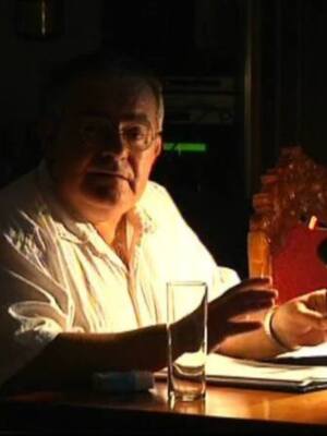 El Pleno aprueba reconocer la labor docente y periodística de Juan Mellado Poza durante más de treinta años