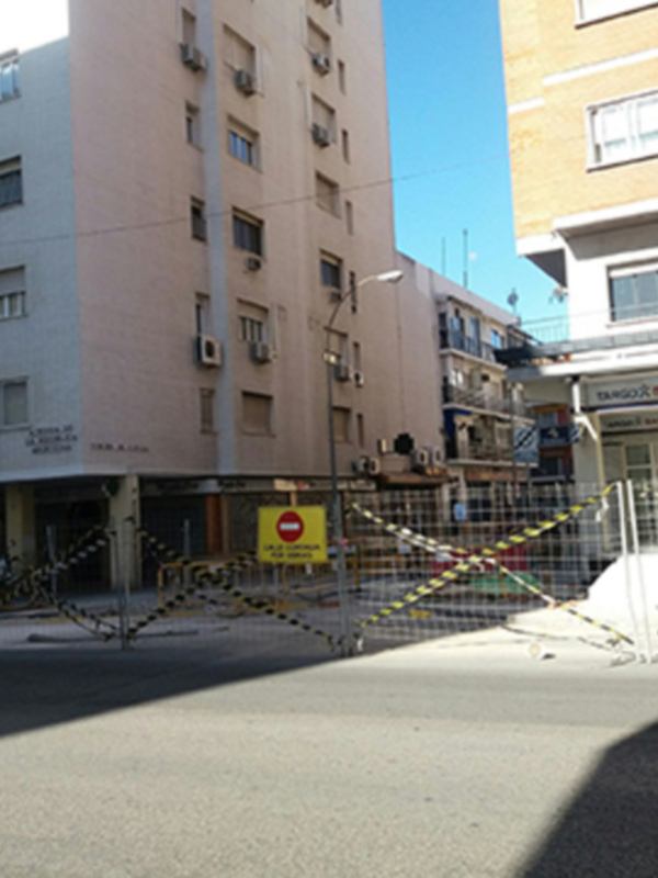 Continúa cerrado el acceso a la calle Virgen de Fátima desde República Argentina.