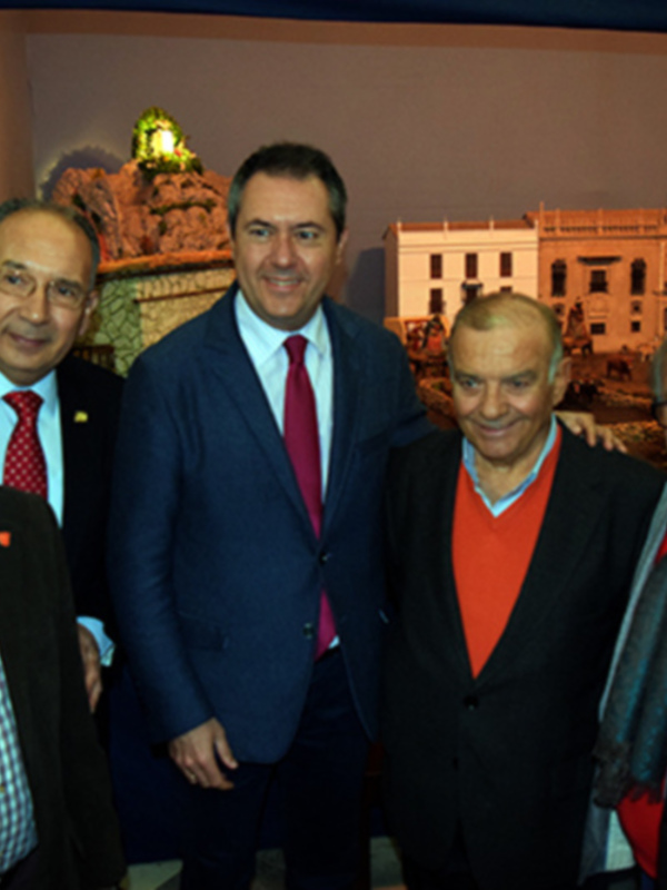 Sevilla.  El alcalde de Sevilla visitó el Belén de la Solidaridad.