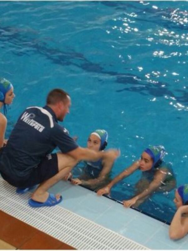 La Liga Andaluza femenina de waterpolo cobra acento nazareno
