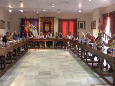 El Pleno encomienda a la empresa municipal Caepionis la limpieza de centros escolares y otras instalaciones hasta final de año