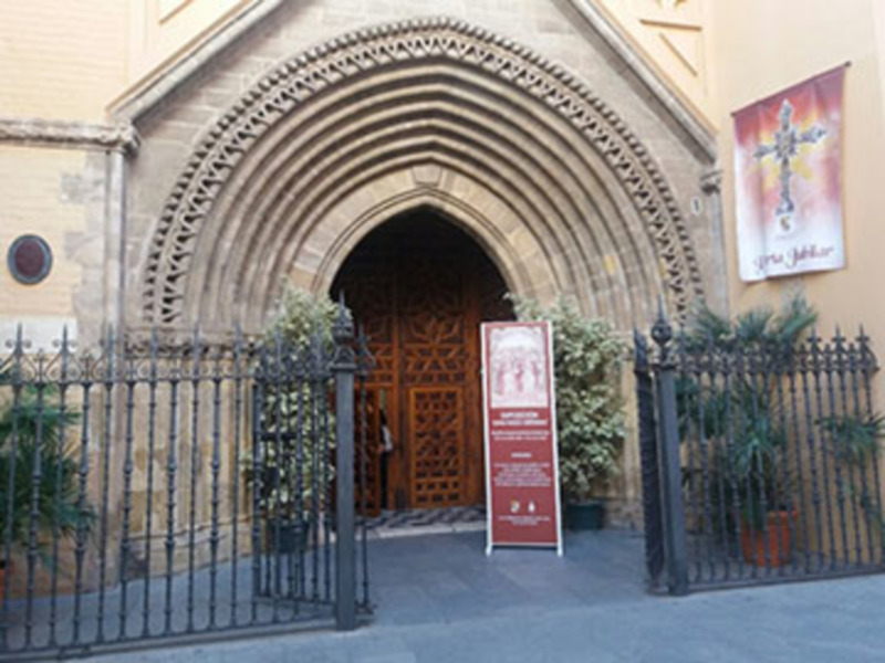 Exposición Anna Radix Ubérrima en la Iglesia de Santa Ana, Triana.