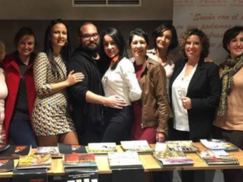 I Calendario de la Fundación Sandra Ibarra , doce pacientes posan como modelos